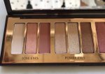 charlotte-tilbury-stars-in-your-eyes-instant-eye-palette-review-3-650x457.jpeg