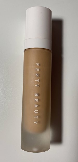 Fenty Beauty Pro Filt'r Soft Matte Long Wear Foundation #220  USED.jpg