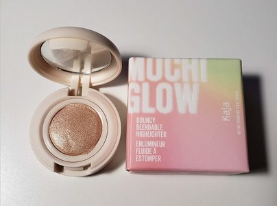 Kaja Toy Alien Mochi Glow Bouncy Highlighter 0.10oz..jpg