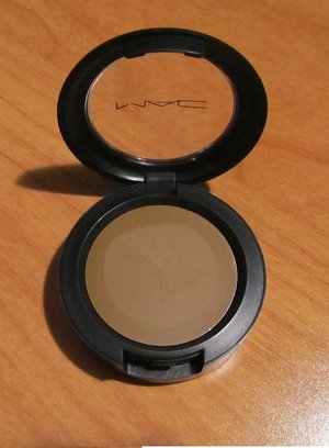 MAC Au Nature Cream Colour Base USED.JPG