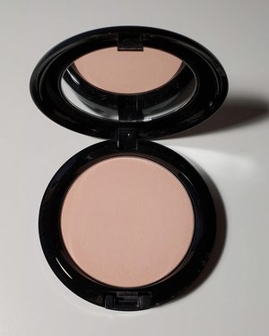 MAC Natural Beauty Powder (Maleficient) USED.jpg