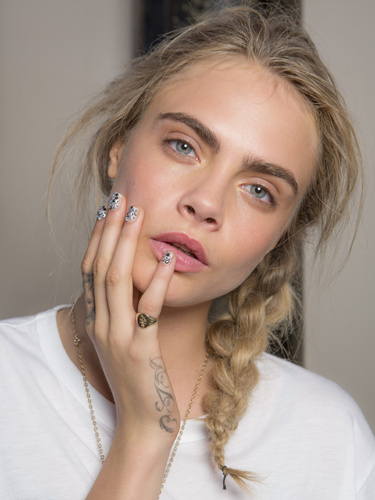00b3b8e8_180913-lfw-ss14-giles-ss14-cara-Echz5U-88EhOA-lgn.jpeg