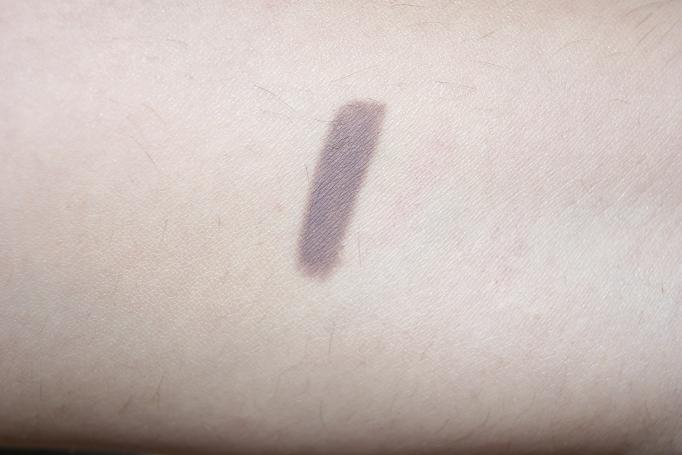 Source: http://www.indyabeauty.com/2012/06/mac-stone-lip-liner-review