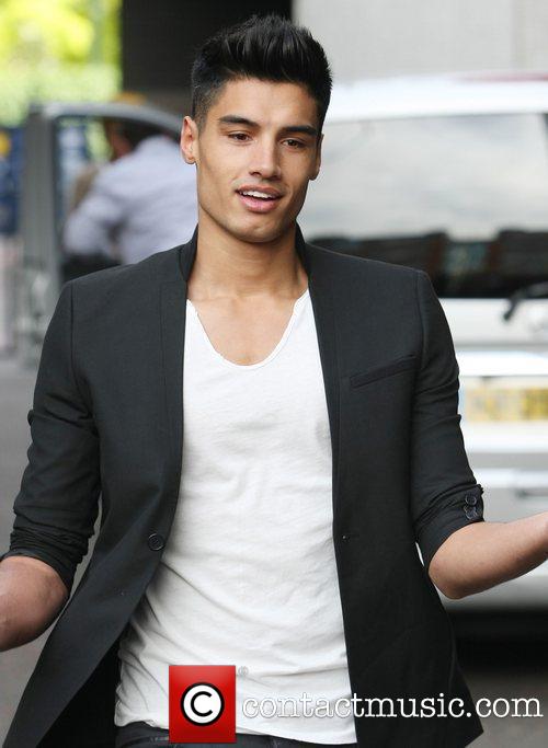 a1b04644_siva-kaneswaran-celebrities-at-the-itv-studios_3977502.jpeg