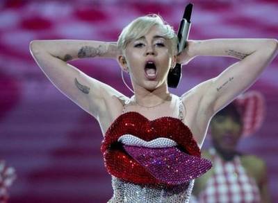e9795794_518488085-Miley-Cyrus-Teams-Up-With-MAC-Cosmetics-For.jpeg
